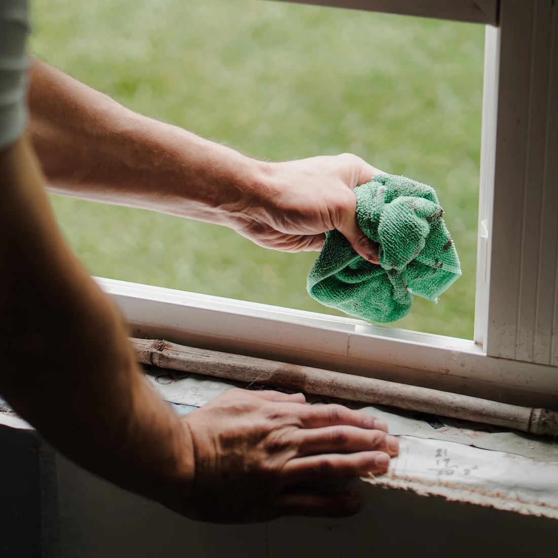 Step 3. DETAIL - Window cleaning process